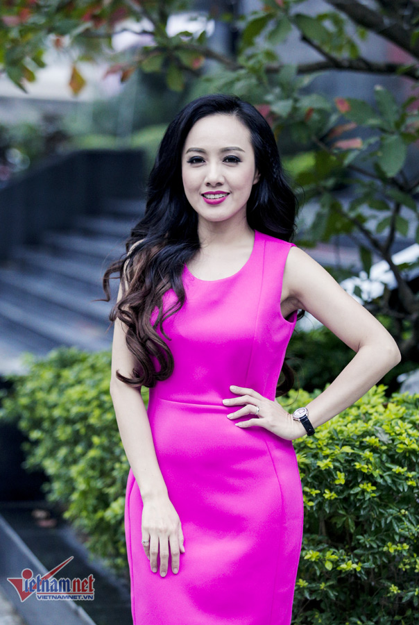 BTV Hoài Anh hát cực hay hit Mỹ Tâm và Người lạ ơi BTV Hoài Anh hát cực hay hit Mỹ Tâm và Người lạ ơi